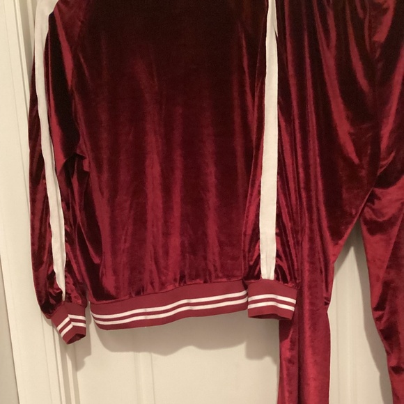 2 PC-VELVET VELOR TRACKSUIT ( Size: XL) ( Color: Wine Red) ( PREOWNED) - Picture 6 of 7